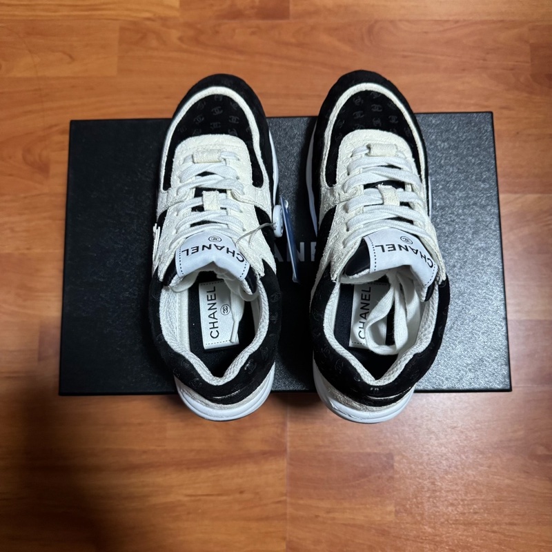 Chanel香奈兒徽標壓印運動鞋 雙C暗紋女鞋 黑白 36碼-3
