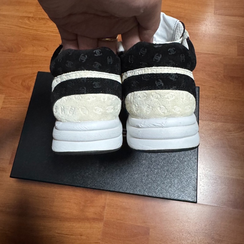 Chanel香奈兒徽標壓印運動鞋 雙C暗紋女鞋 黑白 36碼-4