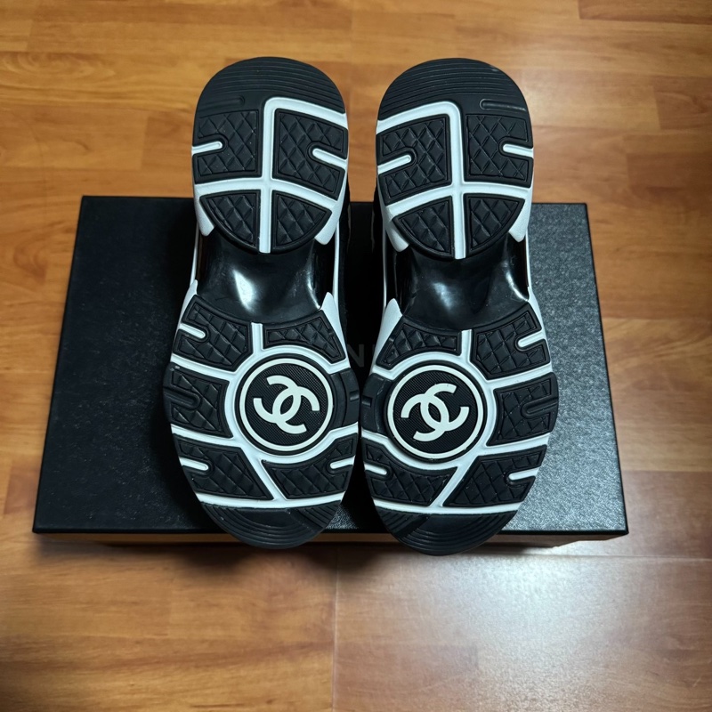 Chanel香奈兒徽標壓印運動鞋 雙C暗紋女鞋 黑白 36碼-6