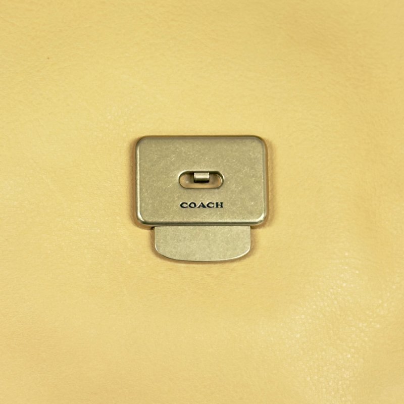 COACH Chelsea 30 肩背包-19