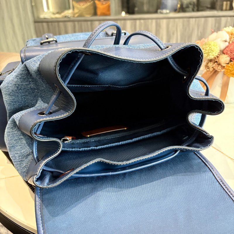 *SHIHNA名牌精品* COACH Surint 藍色牛仔褲拼色 signature後背包-6