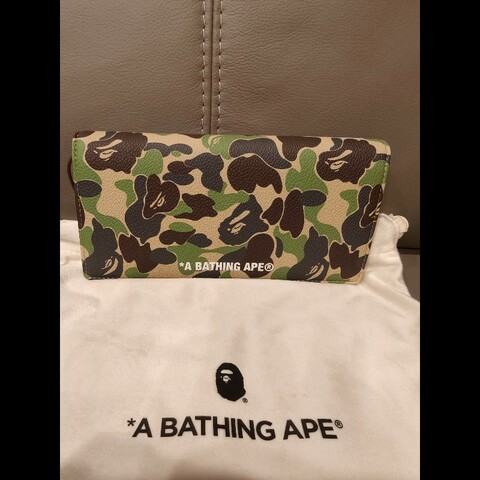 現貨在台，日本帶回最後一個bape綠色迷彩長夾
