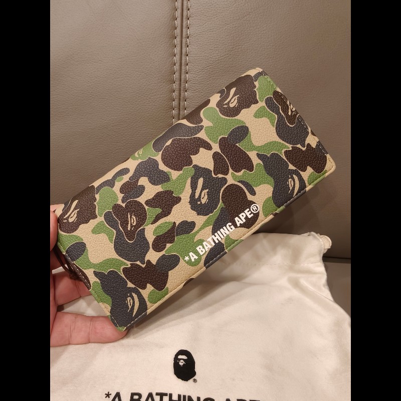 現貨在台,日本帶回最後一個bape綠色迷彩長夾-1