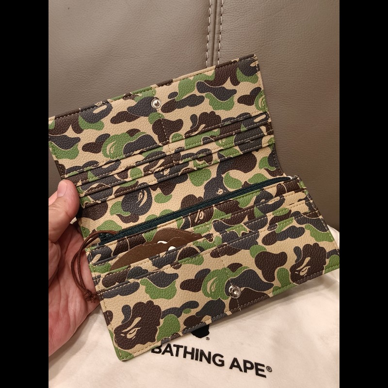 現貨在台,日本帶回最後一個bape綠色迷彩長夾-3