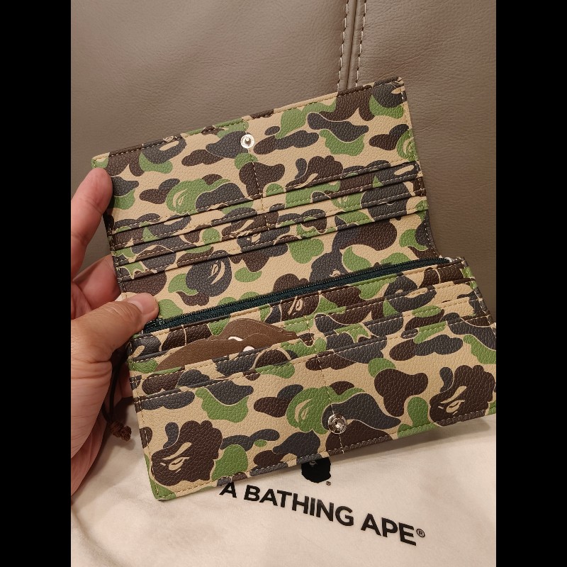 現貨在台,日本帶回最後一個bape綠色迷彩長夾-4