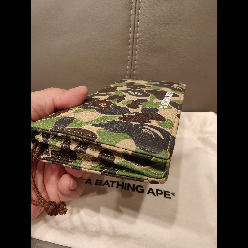 現貨在台,日本帶回最後一個bape綠色迷彩長夾-6