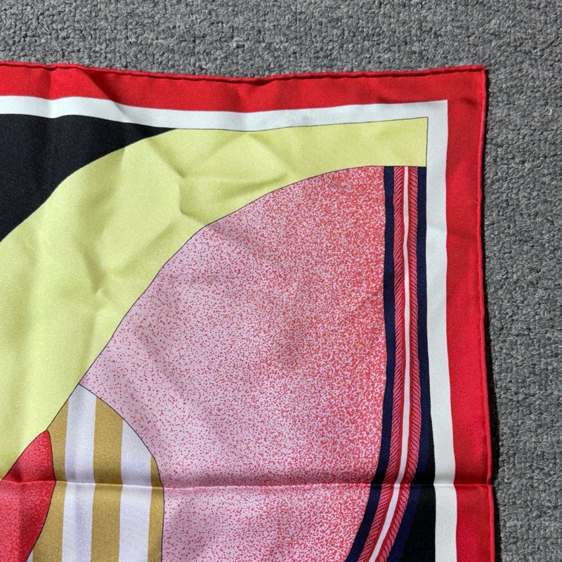 Hermes愛馬仕幻想中的馬鞍方形絲巾-1