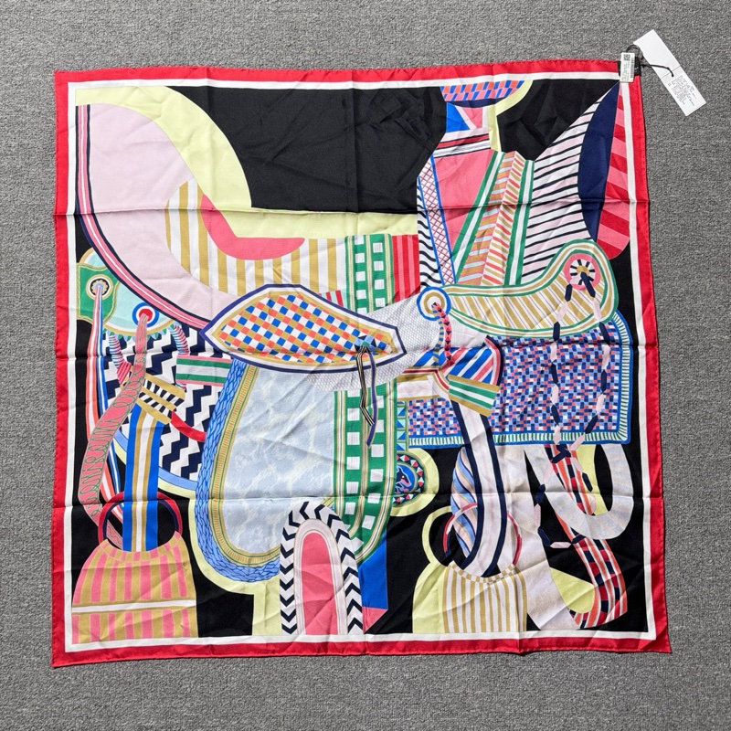 Hermes愛馬仕幻想中的馬鞍方形絲巾-3