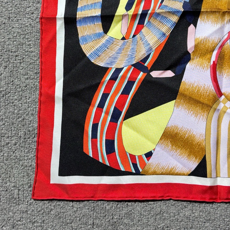 Hermes愛馬仕幻想中的馬鞍方形絲巾-6