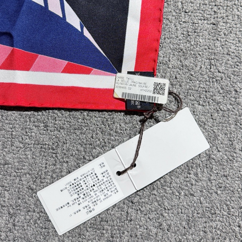 Hermes愛馬仕幻想中的馬鞍方形絲巾-7