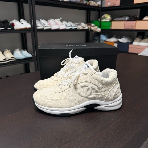 香奈兒Chanel 米色滿印logo熊貓運動鞋 38碼