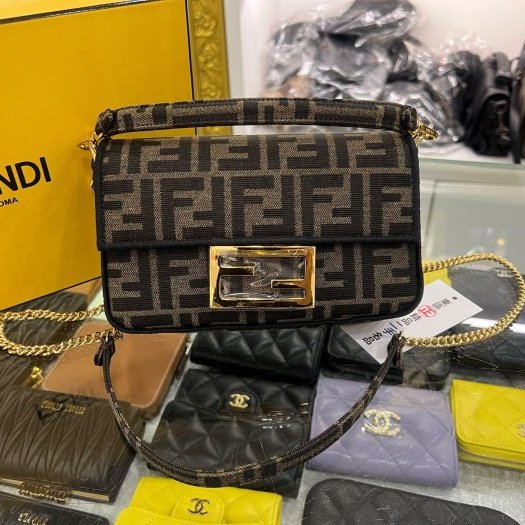 東區正精品㊣FENDI 8BS017 baguette 近全新咖啡色緹花布 FF LOGO 斜背包手提包法棍包兩用包 RZ6379-0
