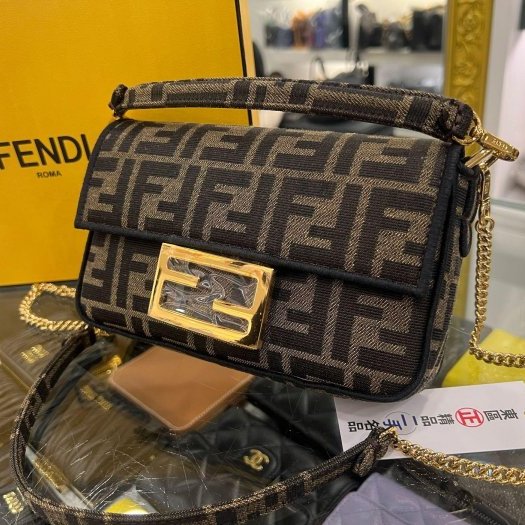 東區正精品㊣FENDI 8BS017 baguette 近全新咖啡色緹花布 FF LOGO 斜背包手提包法棍包兩用包 RZ6379-2