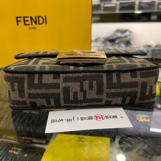 東區正精品㊣FENDI 8BS017 baguette 近全新咖啡色緹花布 FF LOGO 斜背包手提包法棍包兩用包 RZ6379-7