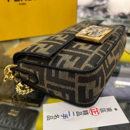 東區正精品㊣FENDI 8BS017 baguette 近全新咖啡色緹花布 FF LOGO 斜背包手提包法棍包兩用包 RZ6379-8