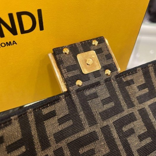 東區正精品㊣FENDI 8BS017 baguette 近全新咖啡色緹花布 FF LOGO 斜背包手提包法棍包兩用包 RZ6379-11