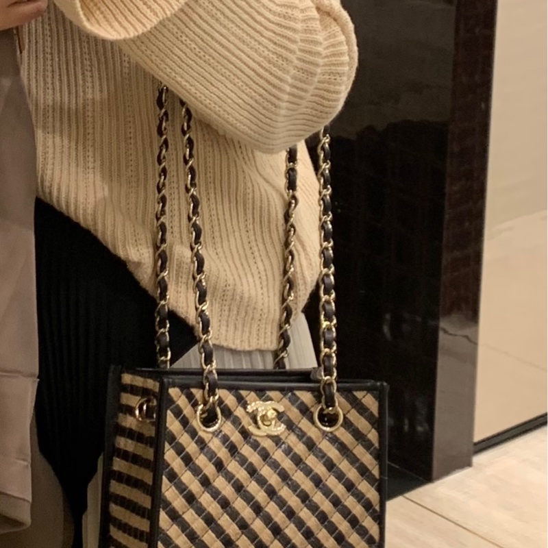 全新CHANEL 香奈兒 經典雙C LOGO 編織拉菲草水桶包 斜背包少見特殊款-1