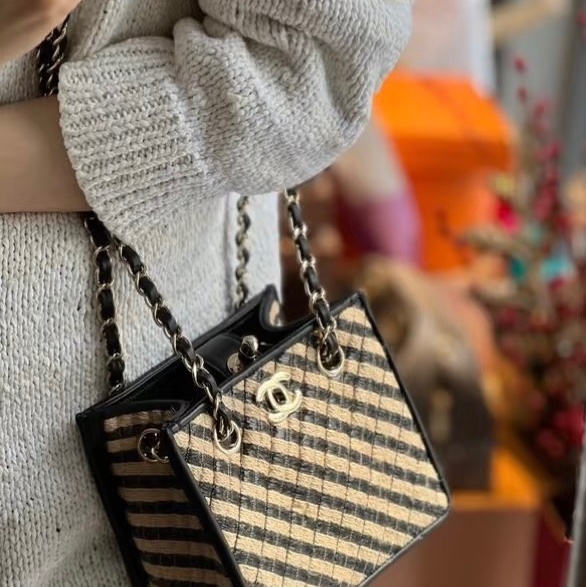 全新CHANEL 香奈兒 經典雙C LOGO 編織拉菲草水桶包 斜背包少見特殊款-5