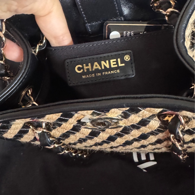 全新CHANEL 香奈兒 經典雙C LOGO 編織拉菲草水桶包 斜背包少見特殊款-7