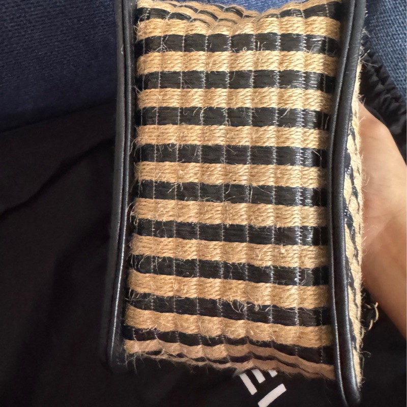 全新CHANEL 香奈兒 經典雙C LOGO 編織拉菲草水桶包 斜背包少見特殊款-12