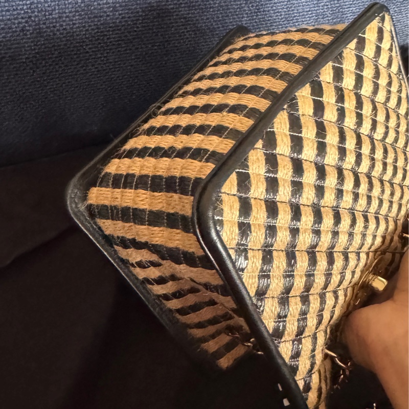 全新CHANEL 香奈兒 經典雙C LOGO 編織拉菲草水桶包 斜背包少見特殊款-19