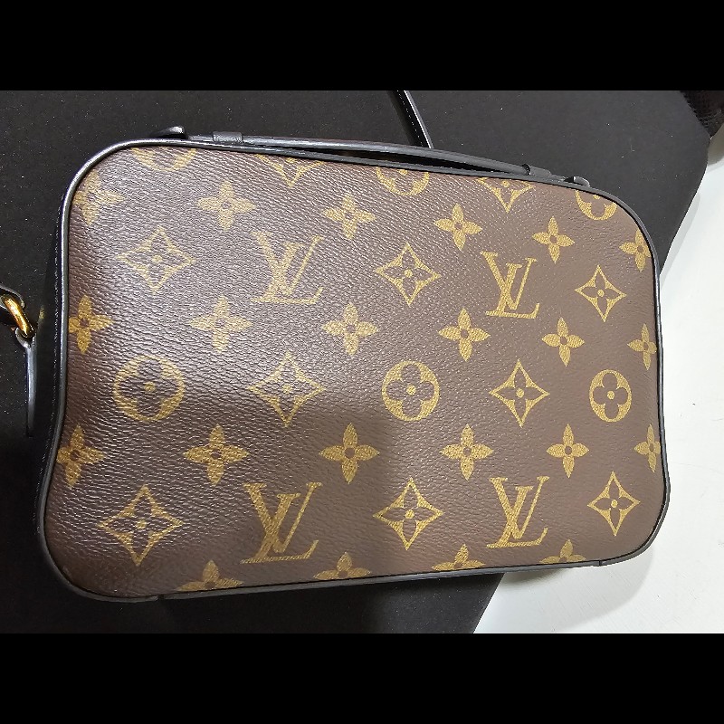 LV Louis Vuitton M43555經典花文黑色流蘇相機斜背包-1