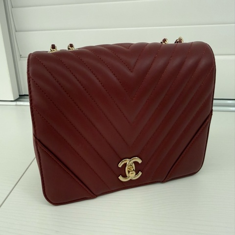 Chanel紅色羊皮Vㄨ紋鏈帶包