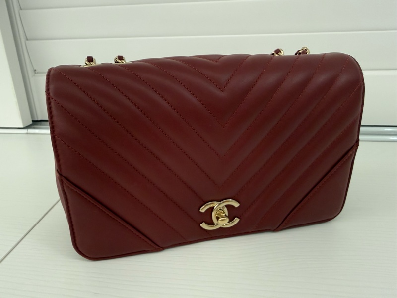Chanel紅色羊皮Vㄨ紋鏈帶包-0