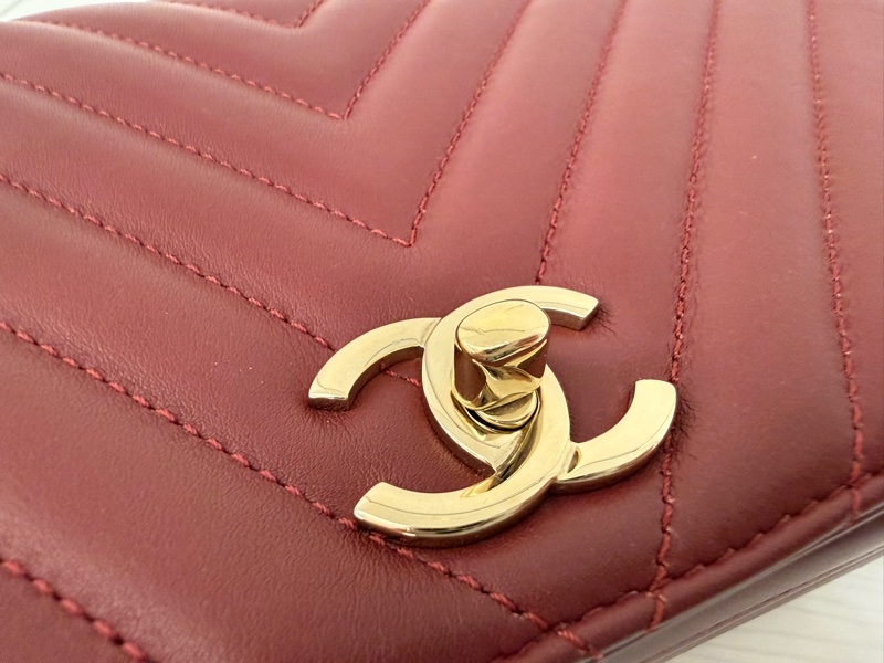 Chanel紅色羊皮Vㄨ紋鏈帶包-3