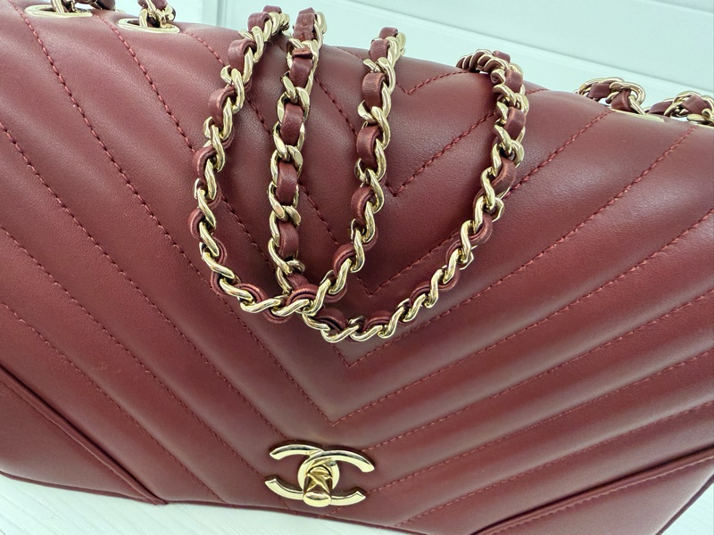 Chanel紅色羊皮Vㄨ紋鏈帶包-6