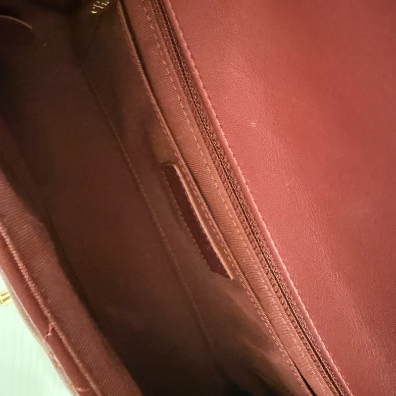 Chanel紅色羊皮Vㄨ紋鏈帶包-7