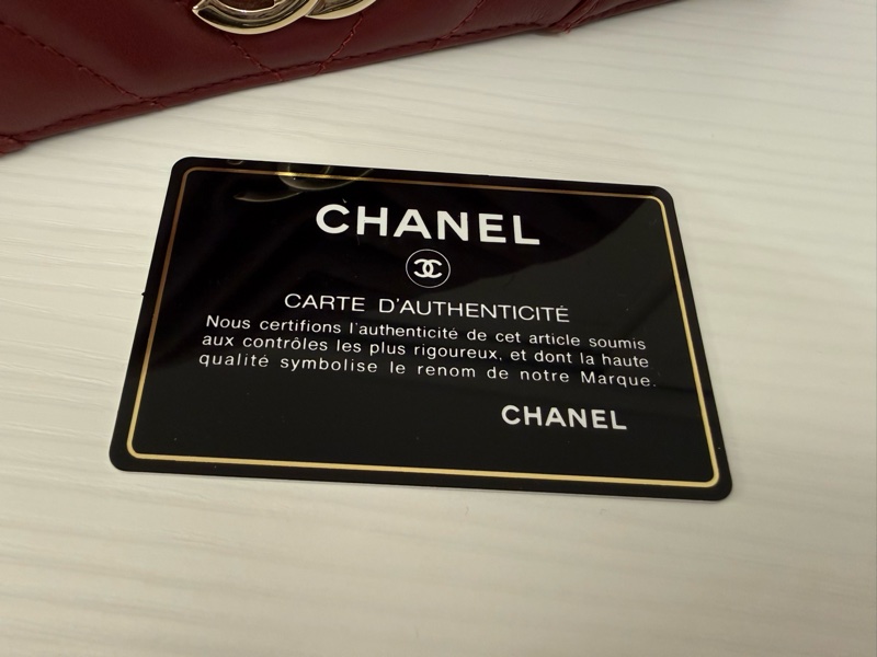 Chanel紅色羊皮Vㄨ紋鏈帶包-8