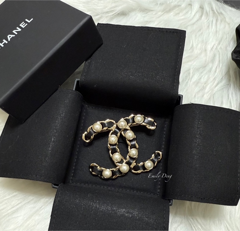Chanel 經典皮穿鏈胸針-0