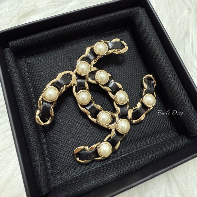 Chanel 經典皮穿鏈胸針-1