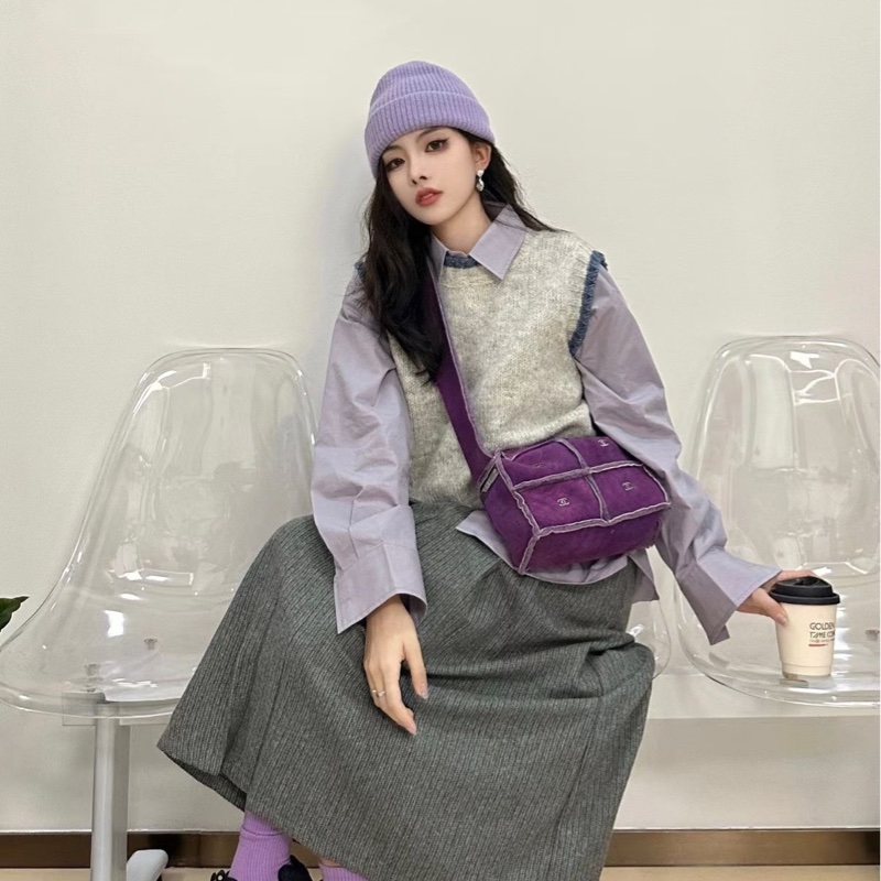 「JL精品代購」9新 Chanel紫色羊羔毛8個logo小斜挎包-1