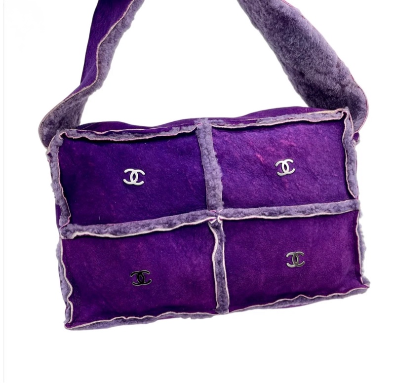 「JL精品代購」9新 Chanel紫色羊羔毛8個logo小斜挎包-3