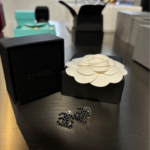 近全新🌟Chanel 黑鑽耳釘