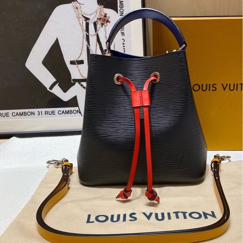 LV 路易威登 Neonoe bb 拼色水波紋水桶包，新款bb號