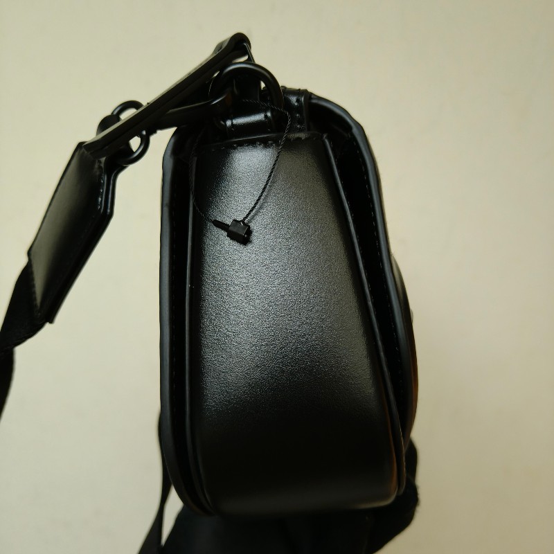 【全新】㊣✨Diesel✨（附防塵袋）黑色 烤漆 D字 潮流 Y2K 相機包 肩背包 斜背包/二手精品/二手包/保證正品-14