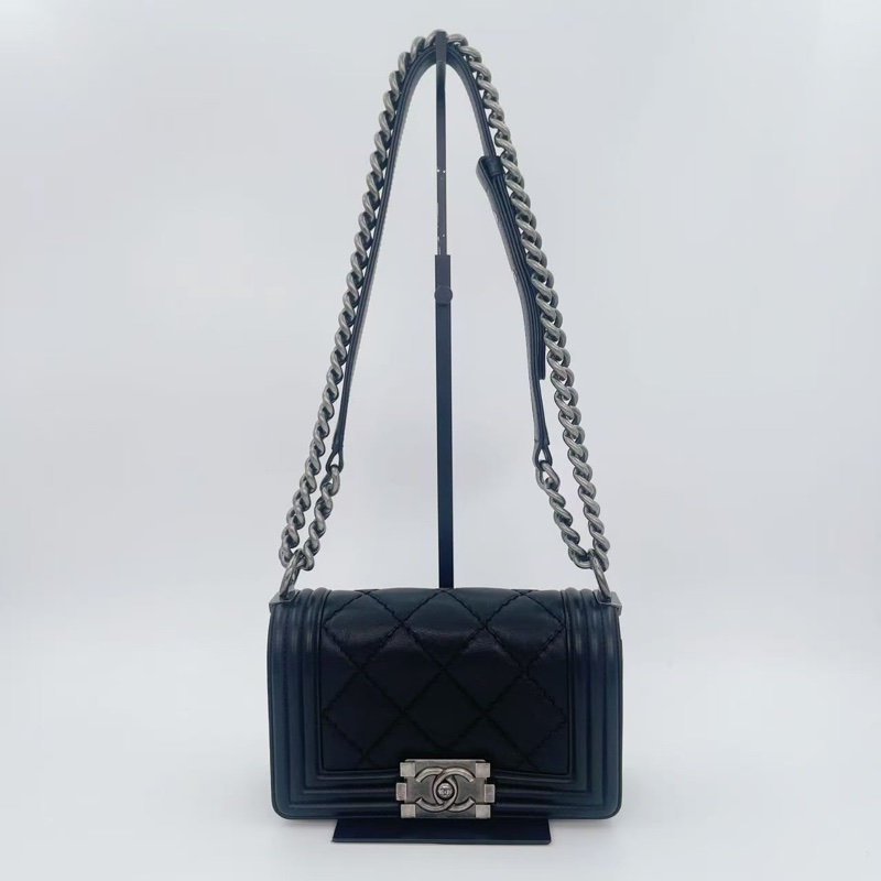 「JL精品代購」香奈兒黑銀羊皮外縫線leboy小號-0