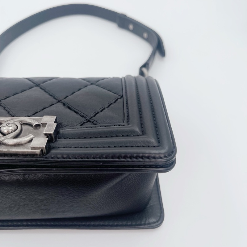 「JL精品代購」香奈兒黑銀羊皮外縫線leboy小號-10