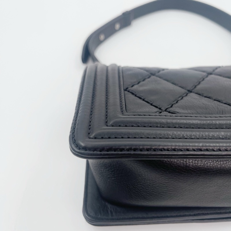 「JL精品代購」香奈兒黑銀羊皮外縫線leboy小號-11