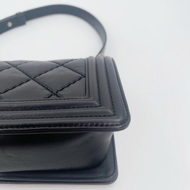 「JL精品代購」香奈兒黑銀羊皮外縫線leboy小號-12