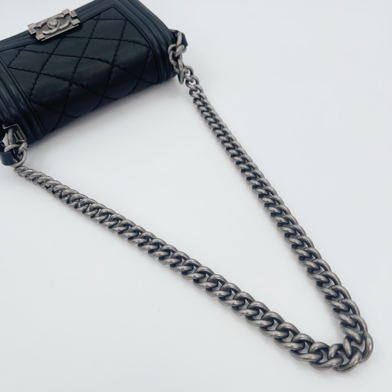 「JL精品代購」香奈兒黑銀羊皮外縫線leboy小號-21