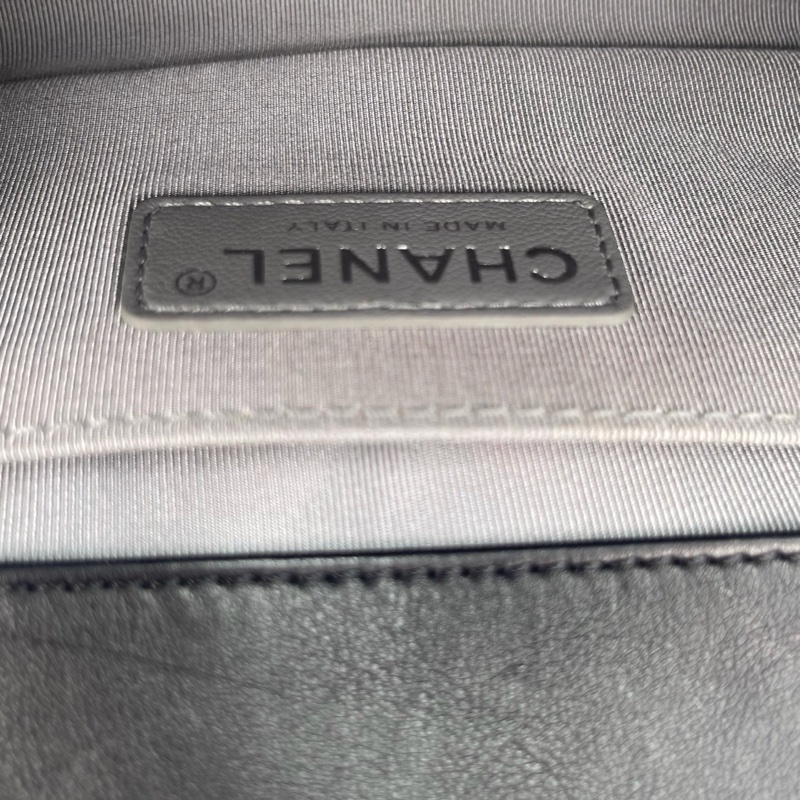 「JL精品代購」香奈兒黑銀羊皮外縫線leboy小號-31