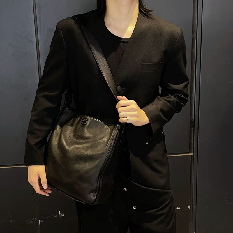 「JL精品代購」香奈兒So Black黑武士羊皮單肩斜挎托特包-1