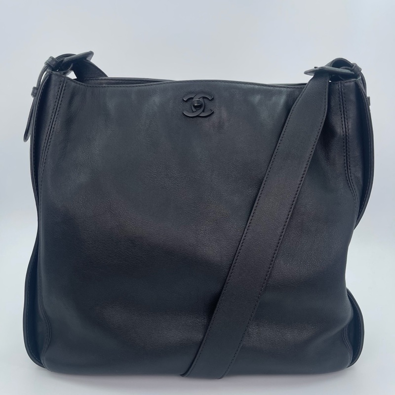 「JL精品代購」香奈兒So Black黑武士羊皮單肩斜挎托特包-5