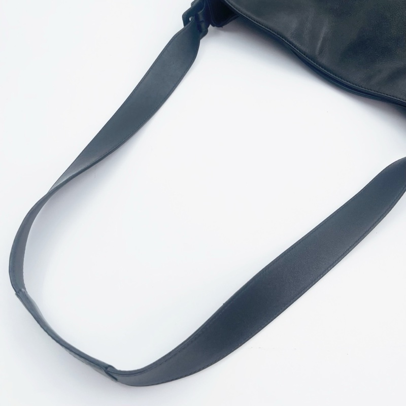 「JL精品代購」香奈兒So Black黑武士羊皮單肩斜挎托特包-18