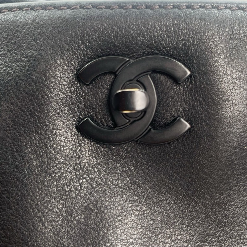 「JL精品代購」香奈兒So Black黑武士羊皮單肩斜挎托特包-20