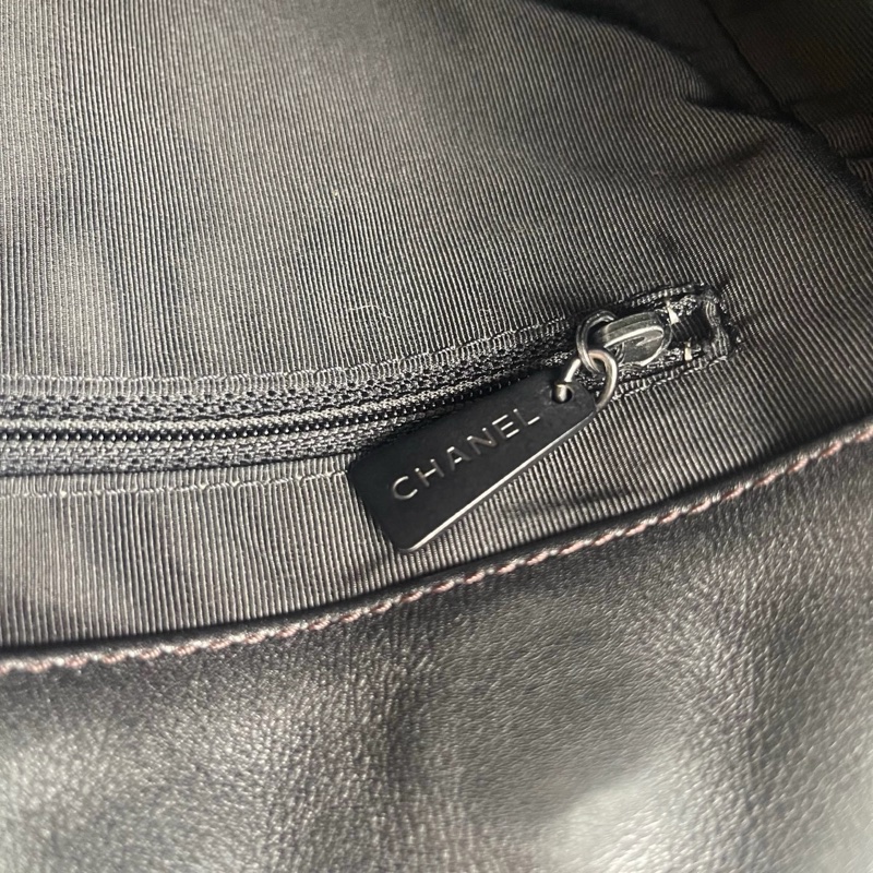 「JL精品代購」香奈兒So Black黑武士羊皮單肩斜挎托特包-23